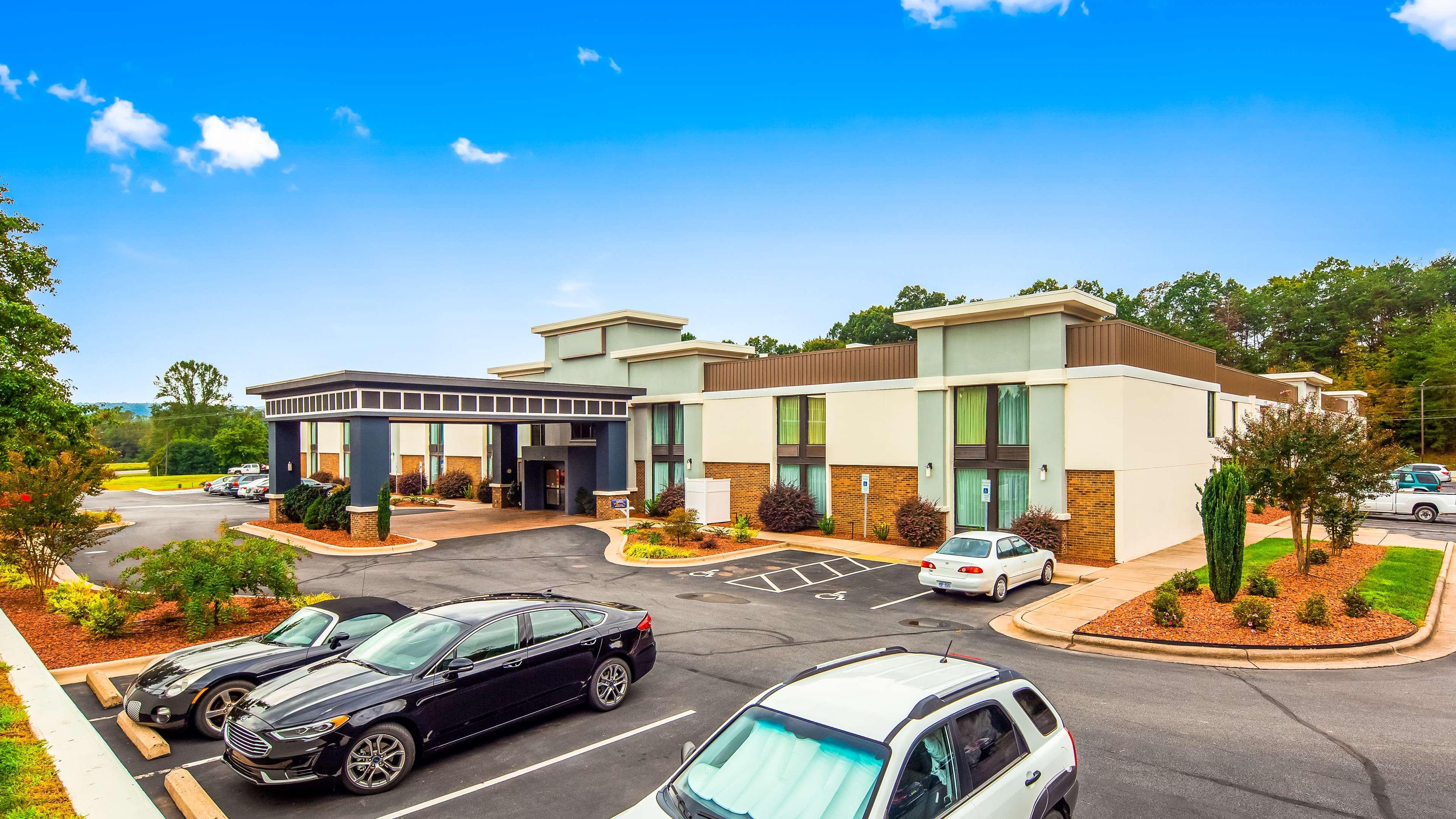 Best Western Plus Yadkin Valley Inn & Suites Jonesville Zewnętrze zdjęcie