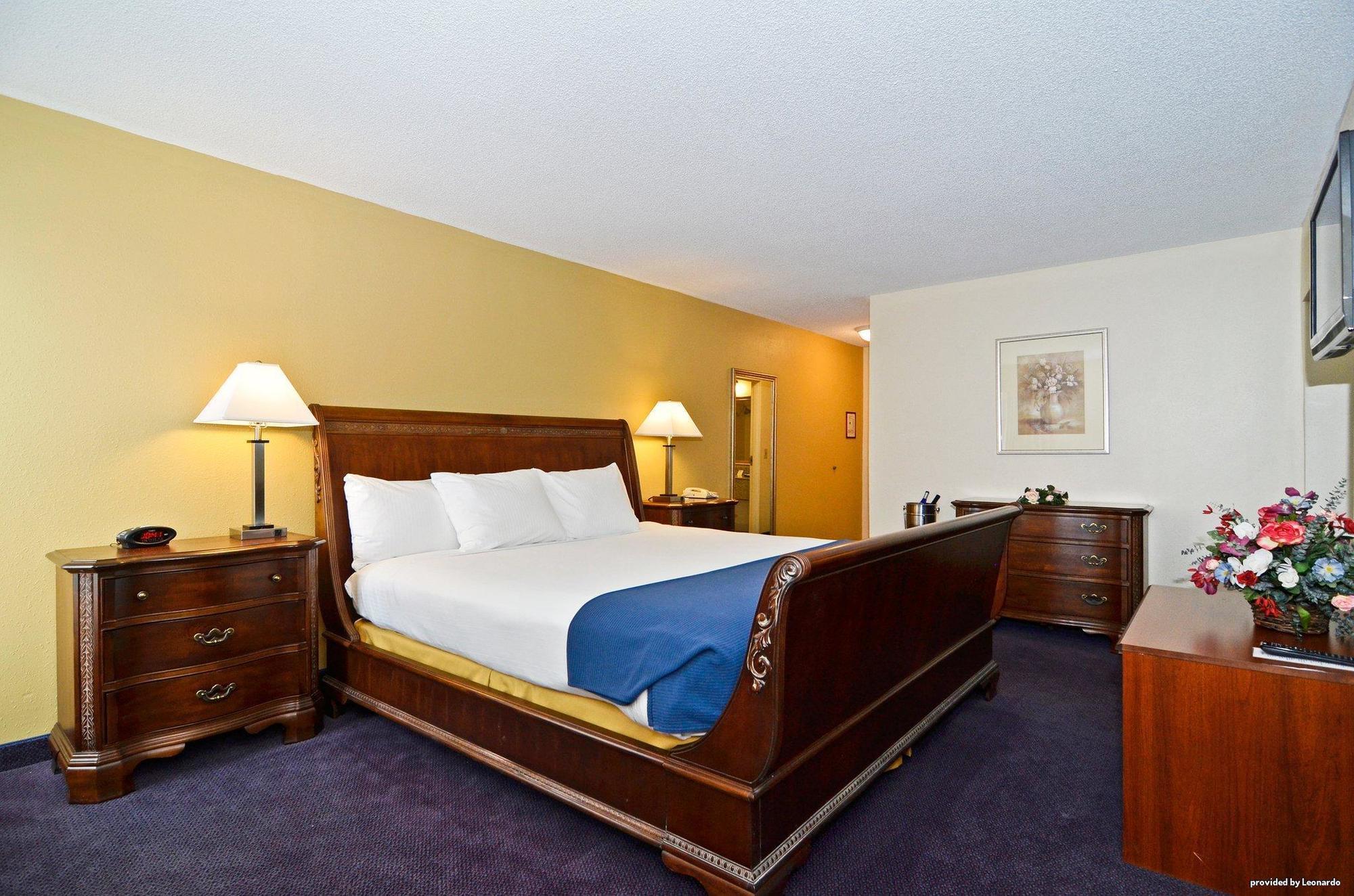 Best Western Plus Yadkin Valley Inn & Suites Jonesville Pokój zdjęcie