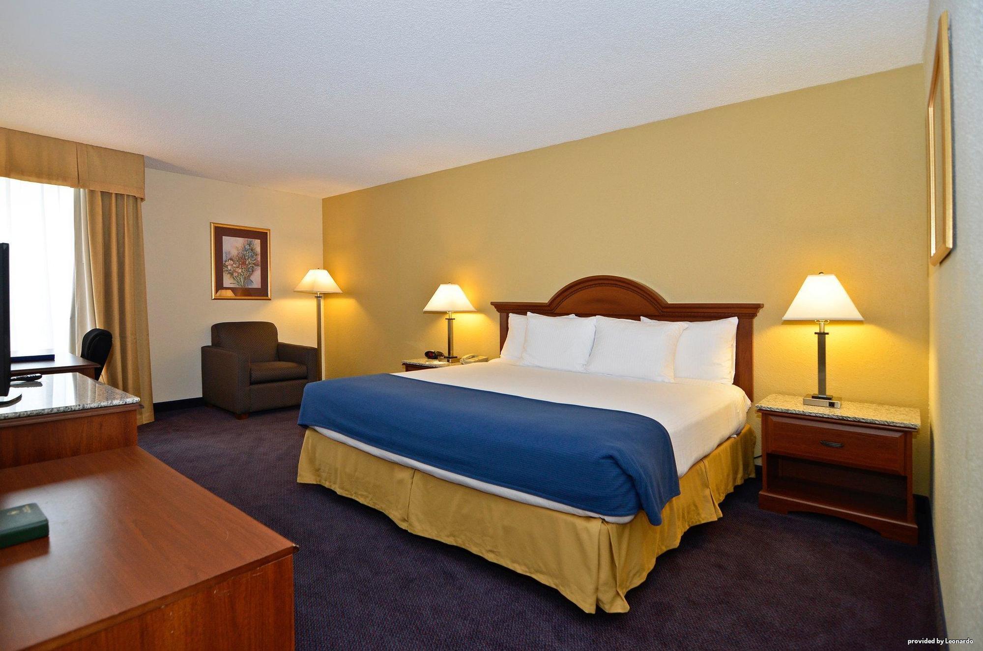 Best Western Plus Yadkin Valley Inn & Suites Jonesville Zewnętrze zdjęcie