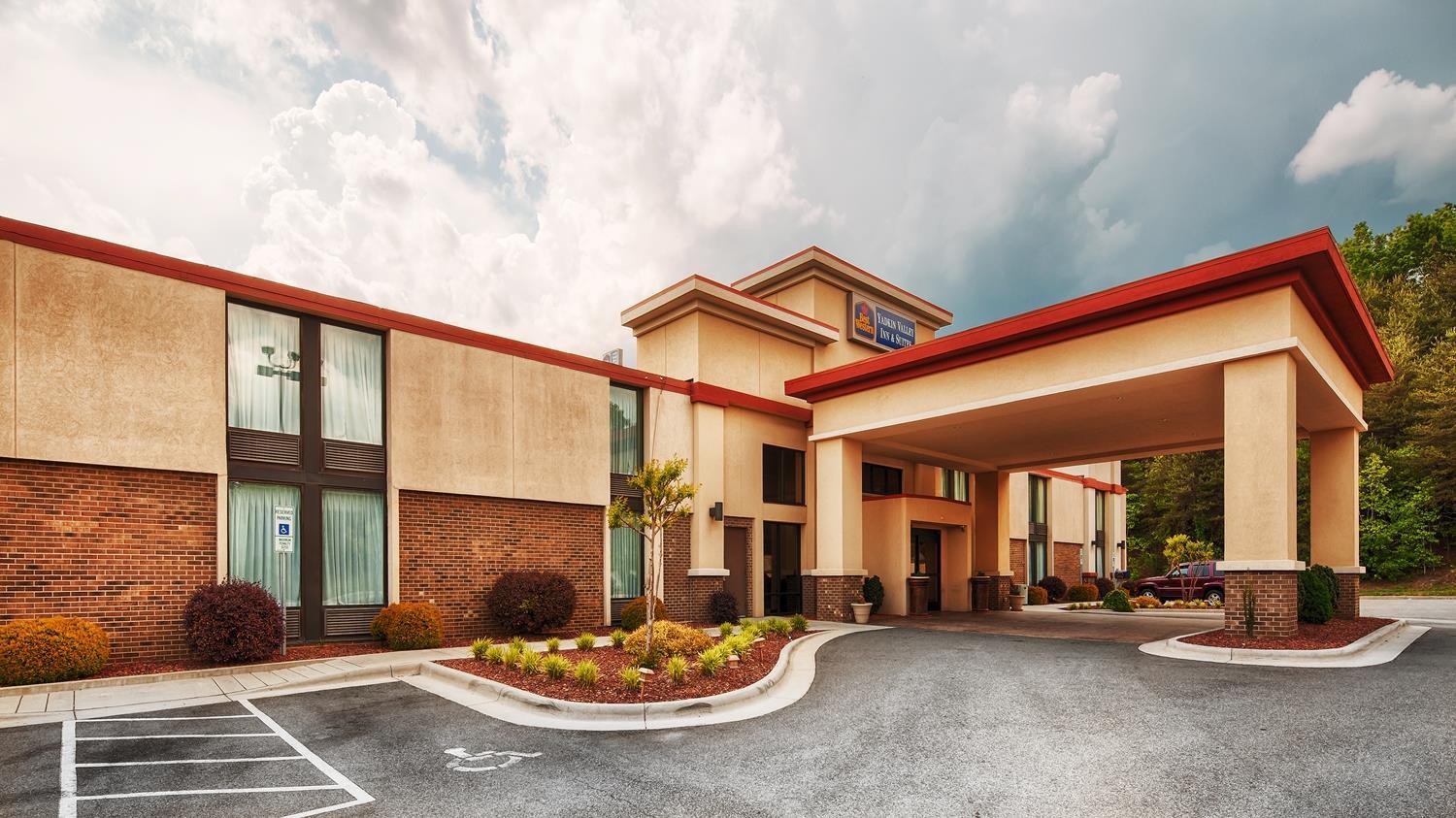 Best Western Plus Yadkin Valley Inn & Suites Jonesville Zewnętrze zdjęcie