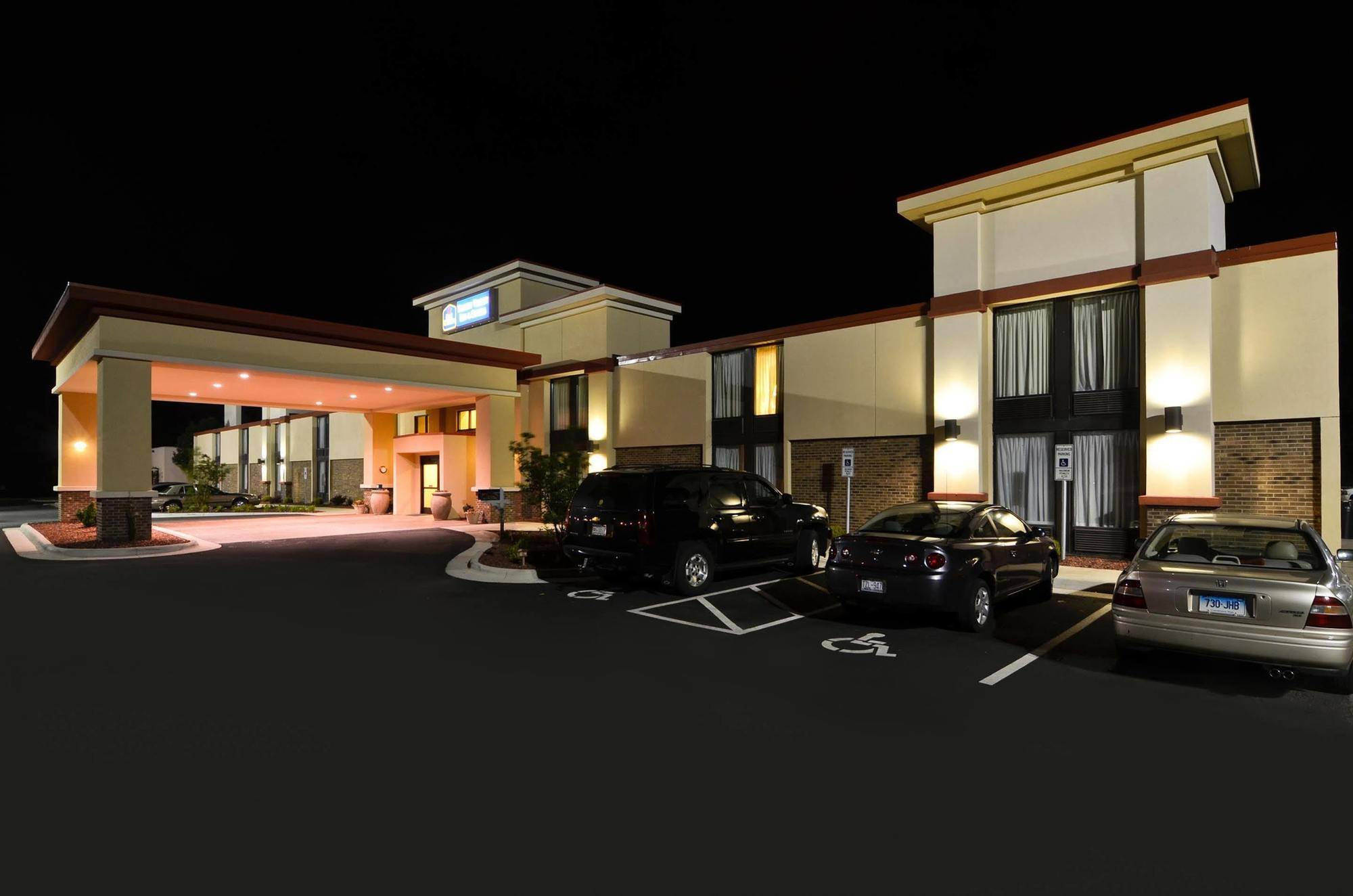 Best Western Plus Yadkin Valley Inn & Suites Jonesville Zewnętrze zdjęcie