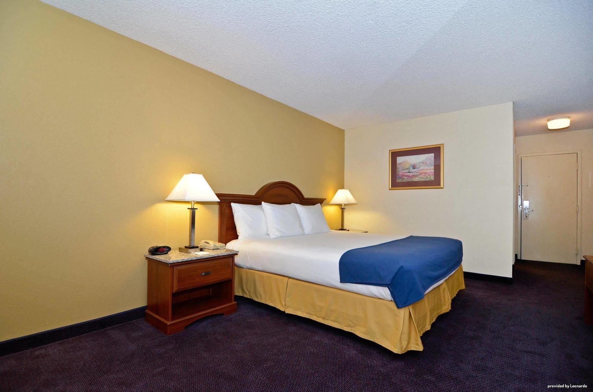 Best Western Plus Yadkin Valley Inn & Suites Jonesville Pokój zdjęcie