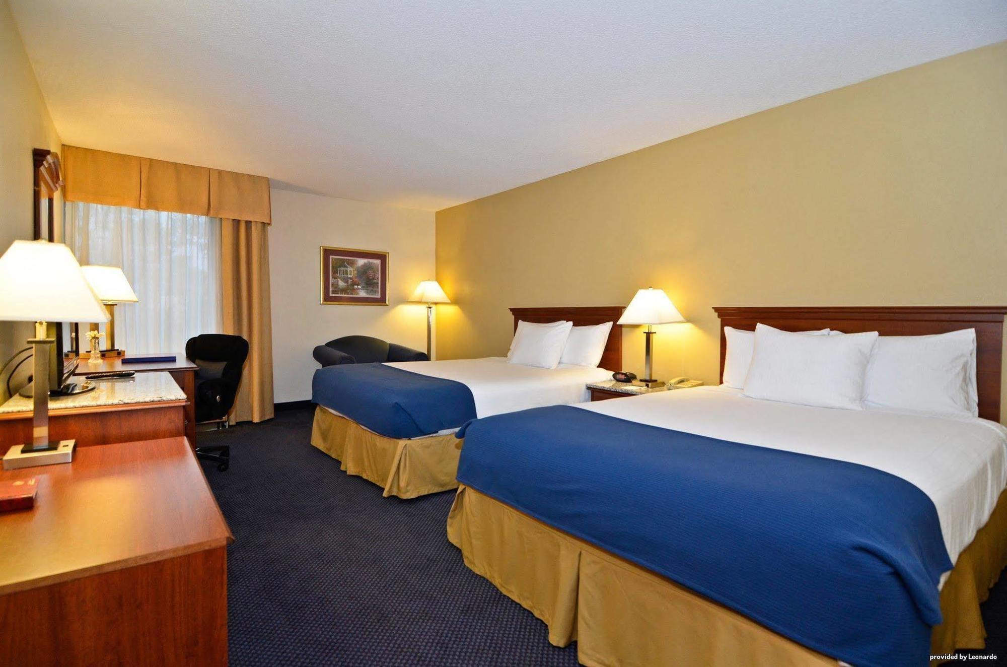 Best Western Plus Yadkin Valley Inn & Suites Jonesville Zewnętrze zdjęcie