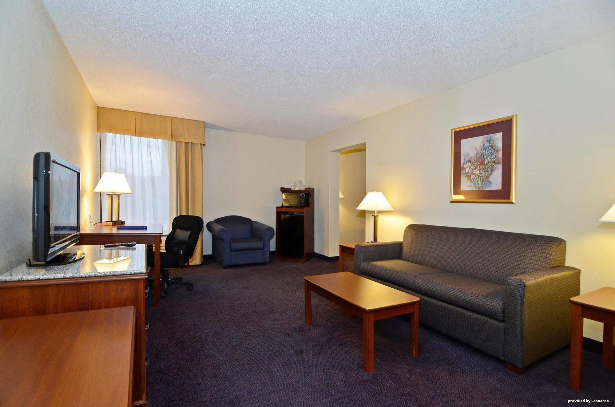 Best Western Plus Yadkin Valley Inn & Suites Jonesville Zewnętrze zdjęcie