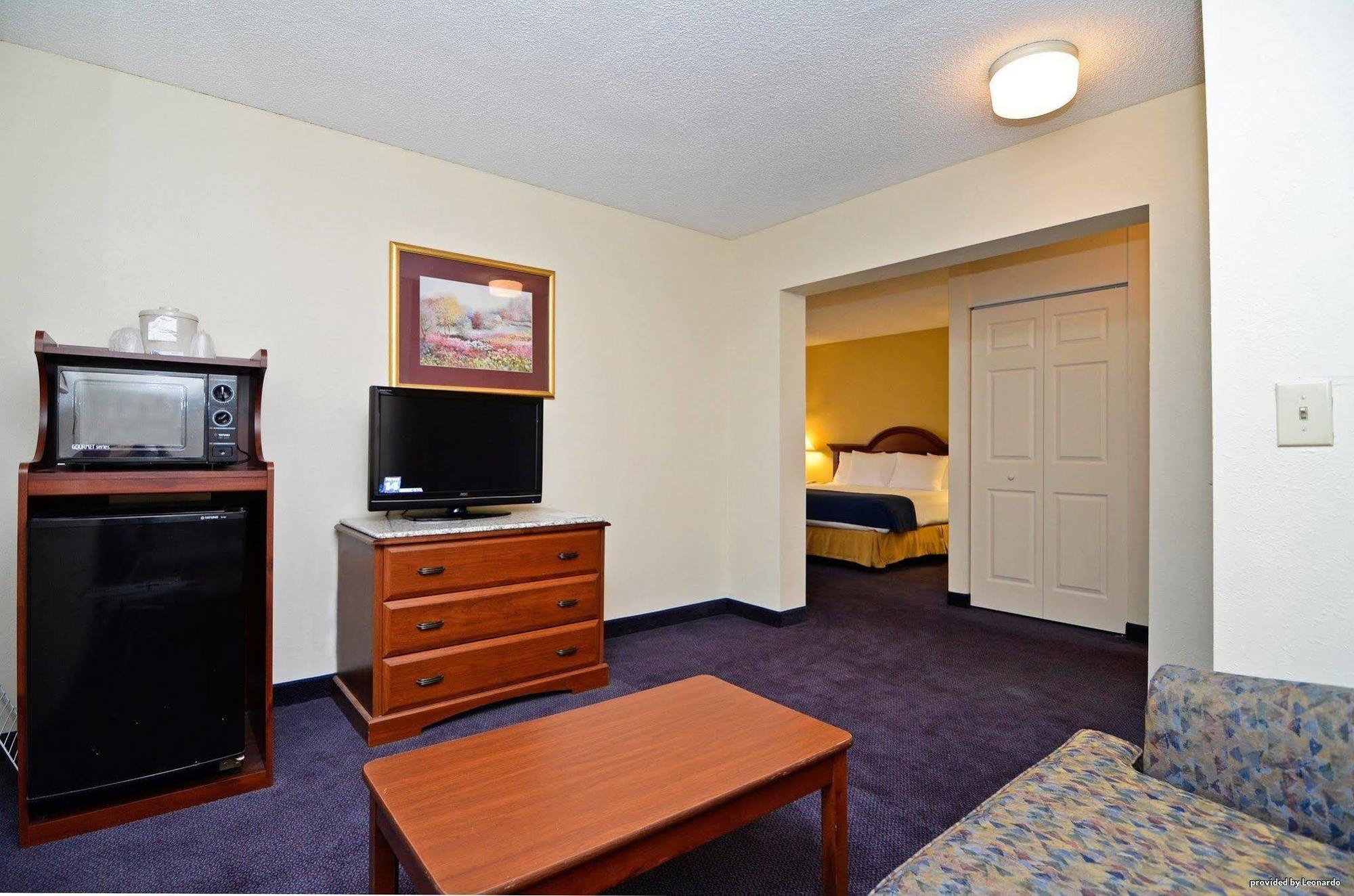 Best Western Plus Yadkin Valley Inn & Suites Jonesville Zewnętrze zdjęcie