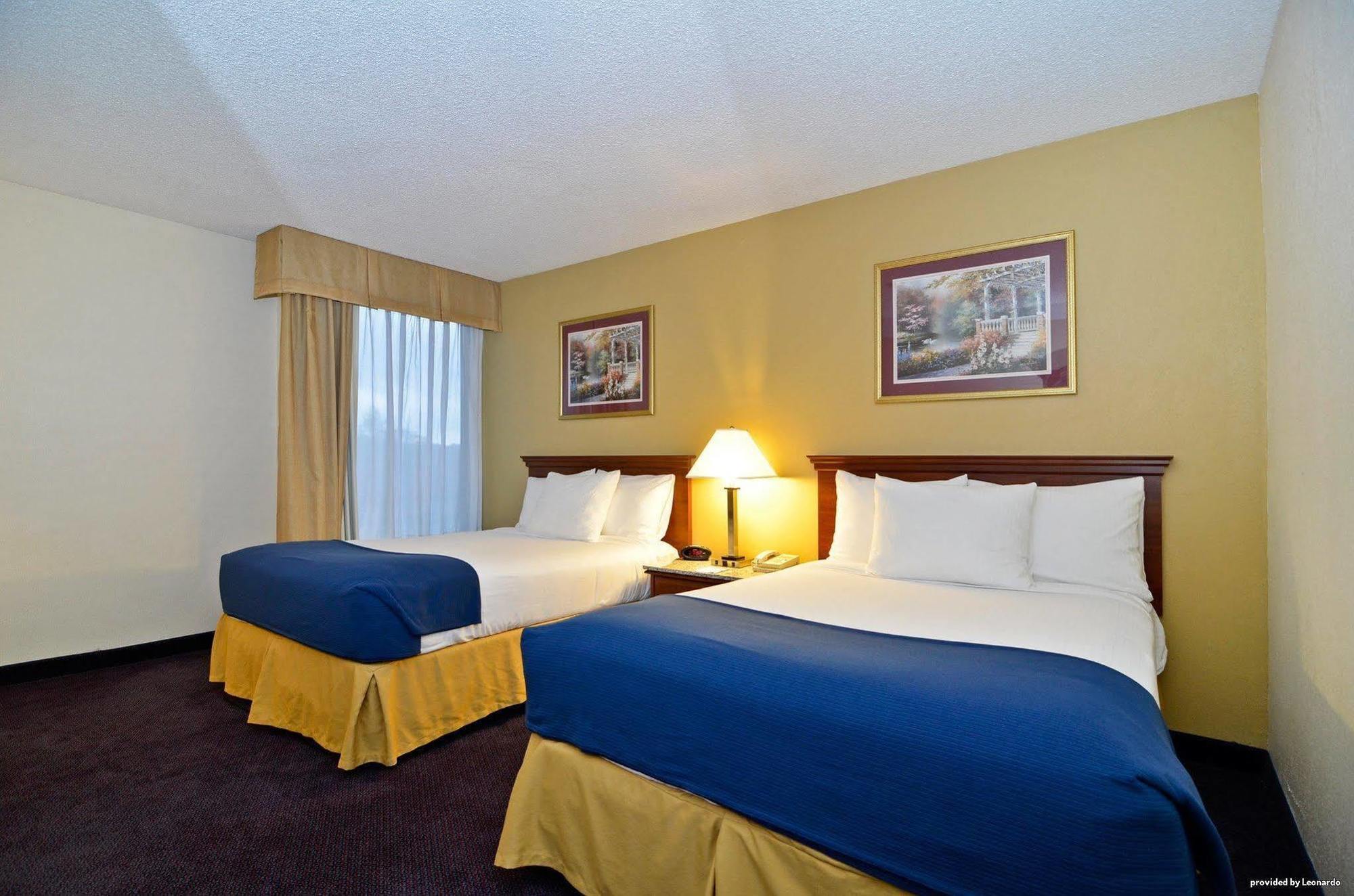 Best Western Plus Yadkin Valley Inn & Suites Jonesville Zewnętrze zdjęcie