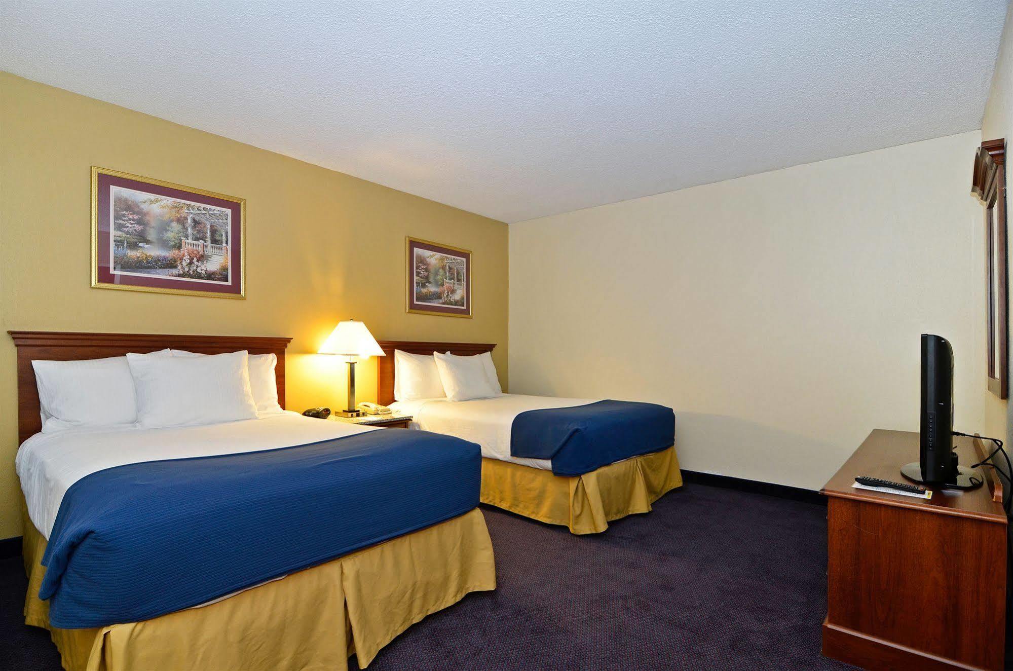Best Western Plus Yadkin Valley Inn & Suites Jonesville Zewnętrze zdjęcie