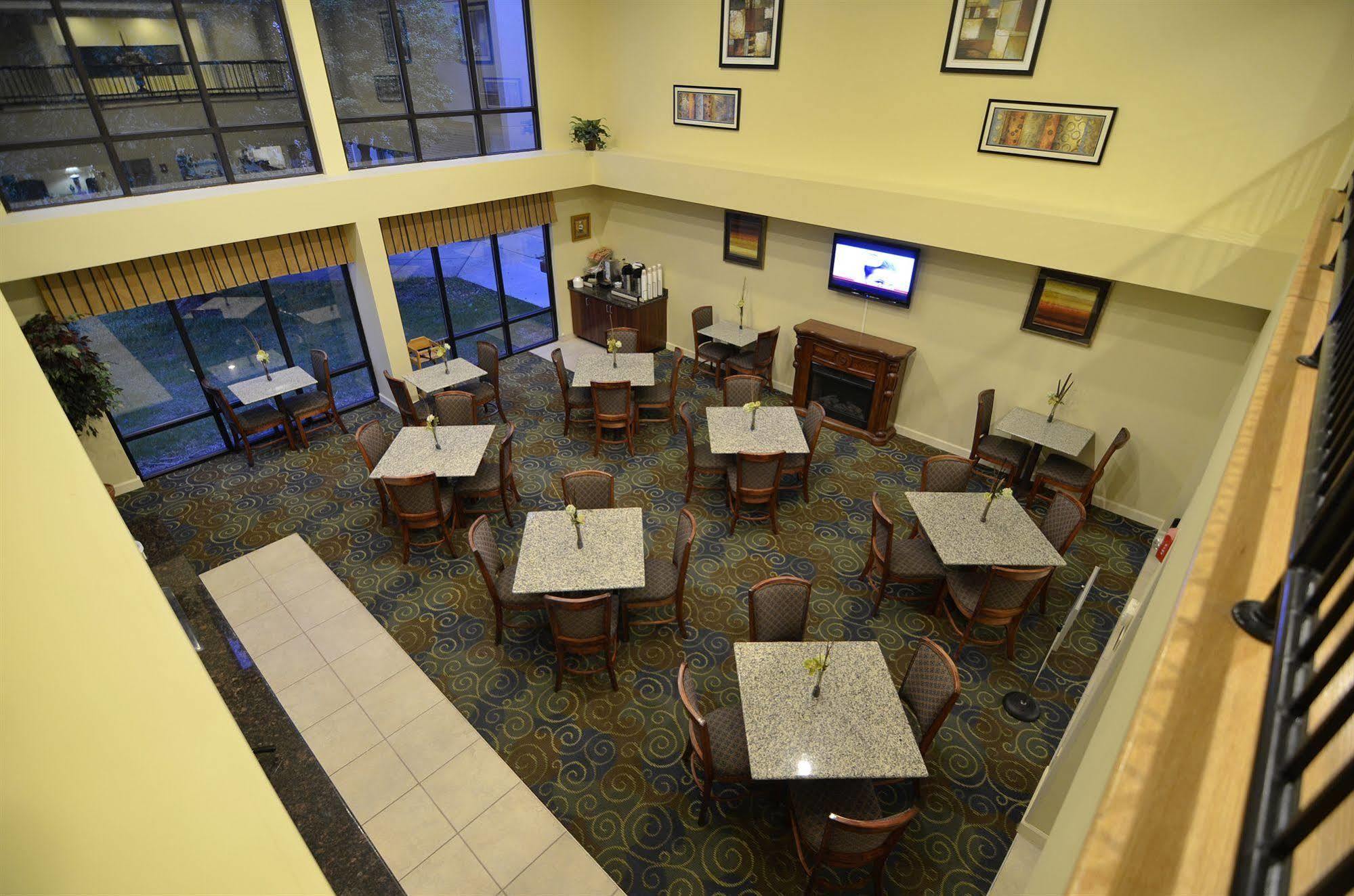 Best Western Plus Yadkin Valley Inn & Suites Jonesville Zewnętrze zdjęcie