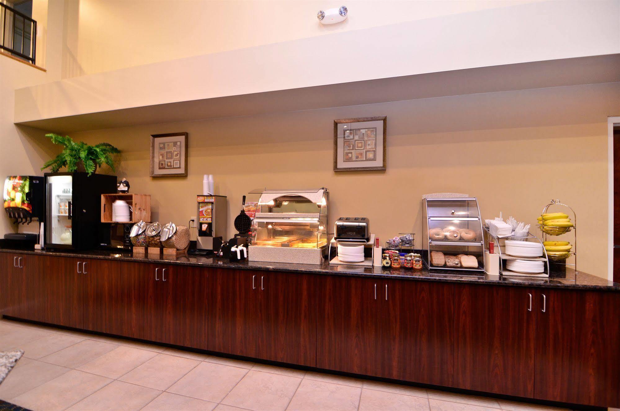 Best Western Plus Yadkin Valley Inn & Suites Jonesville Zewnętrze zdjęcie